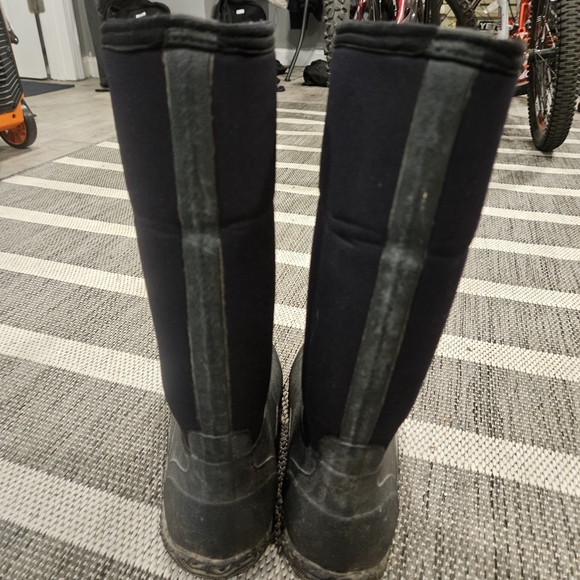 BOGS Black Elemental Comfort Boots - Picture 2 of 5